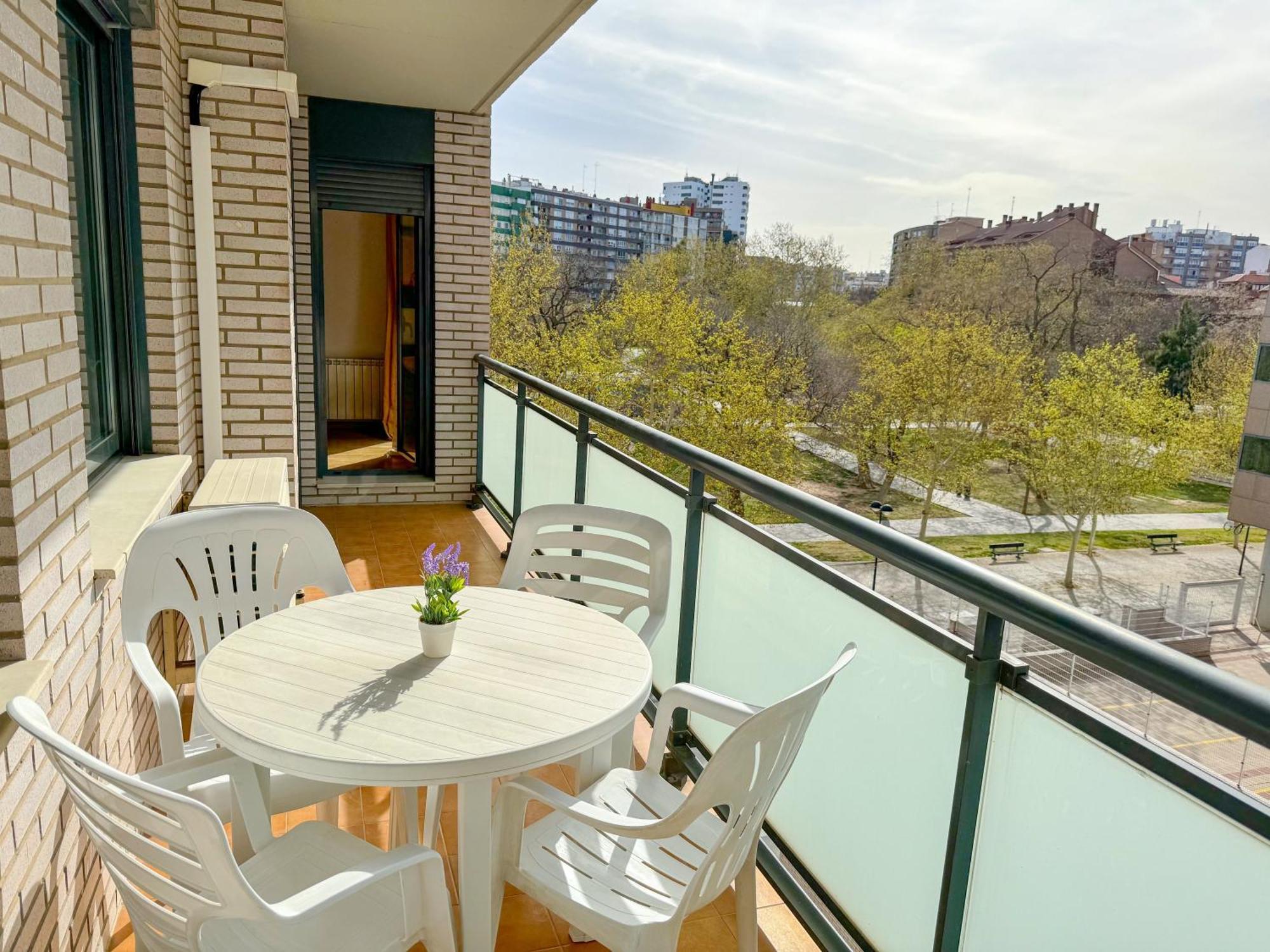 Reina Del Pilar Comotucasa Zaragoza Exterior foto